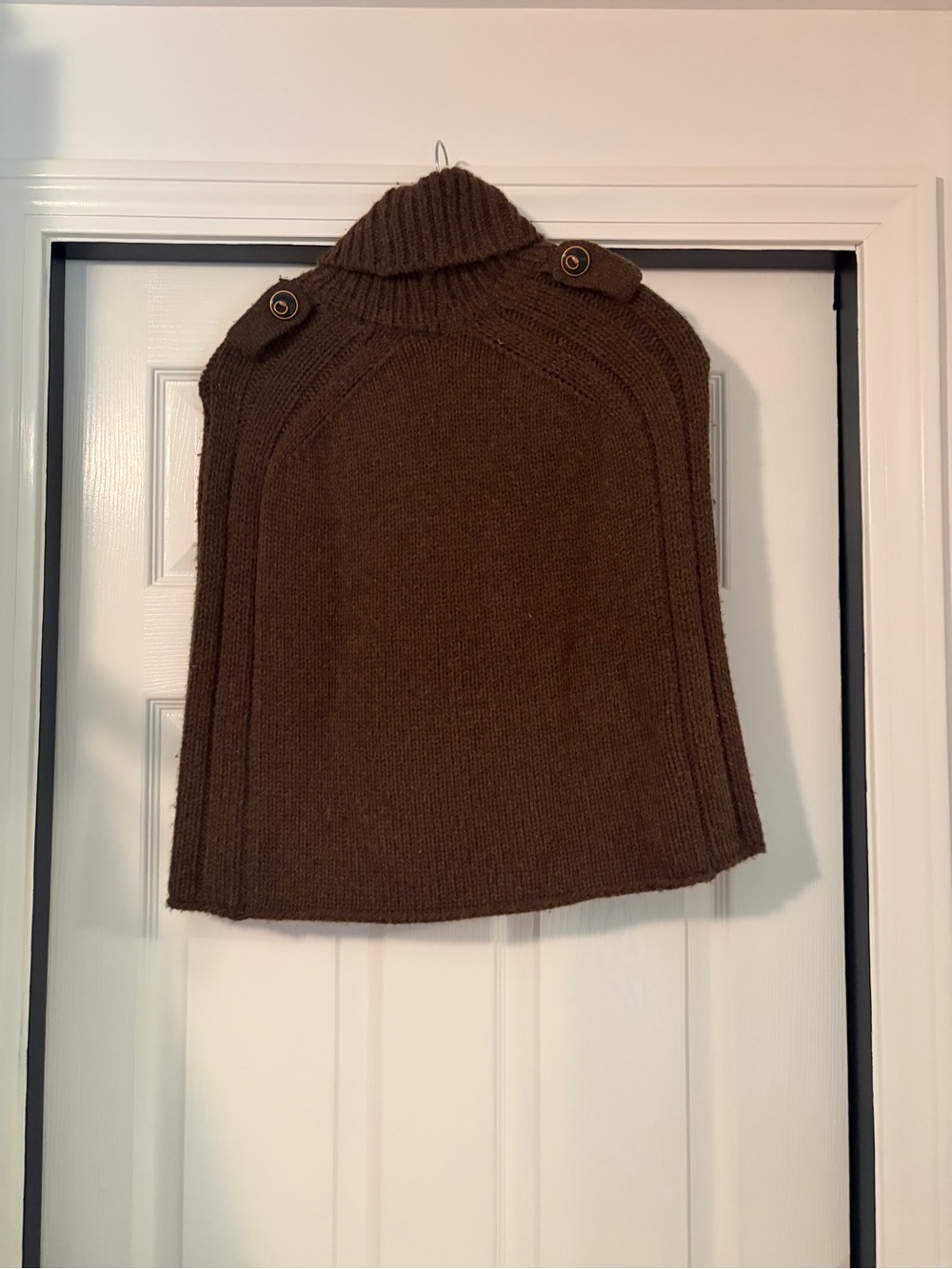 Gucci Brown Knit Turtleneck Cape with Buckle - Picture 3 of 4